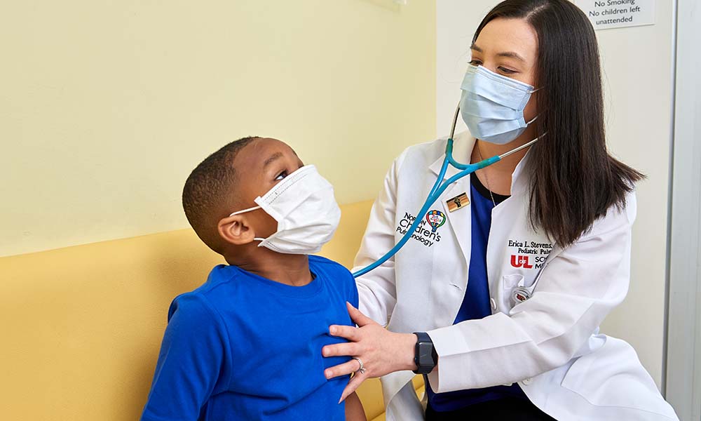 UofL basketball visits with patients at Norton Children's Hospital